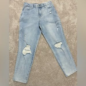 NEW Women’s Mom Jean Size 3/26